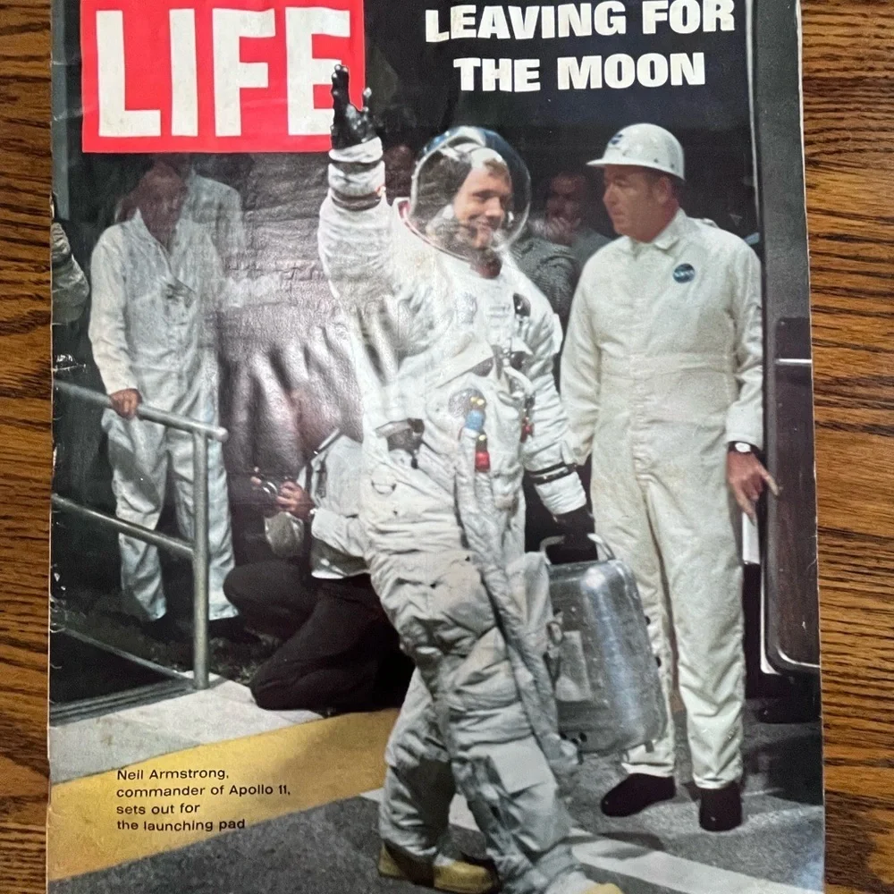 Touchdown On The Moon LIFE MAGAZINE TV GUIDE‎ Apollo 11 Special - 1969